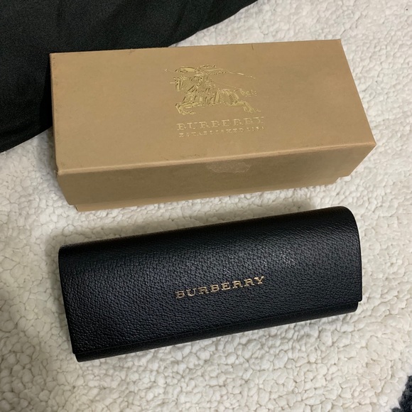 Burberry Aviator Sunglasses.! 👓😎 - Picture 3 of 16